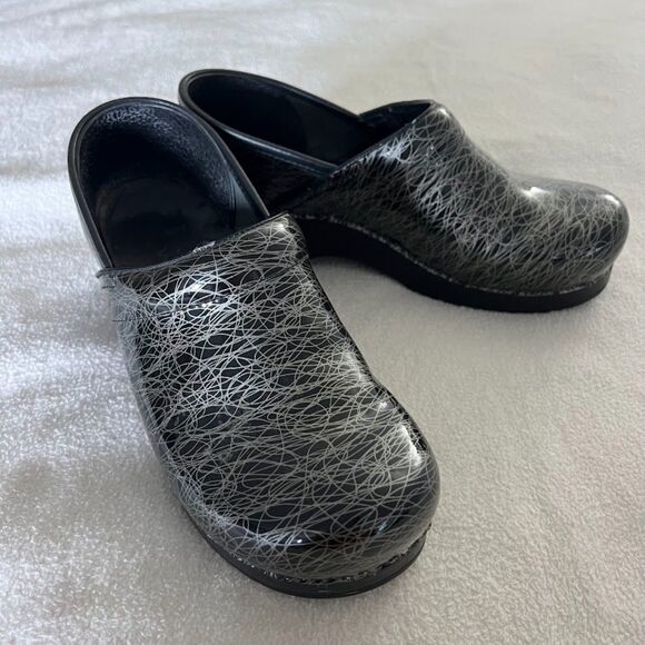 Dansko Shoes - GUC - Dansko Clogs Black and Silver, Size US 10/EU 41